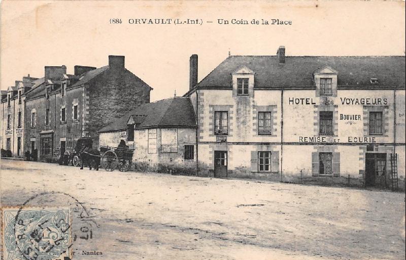 Orvault_Un_coin_de_la_place.jpg