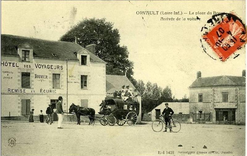 Orvault_la_Place_du_Bourg.jpg