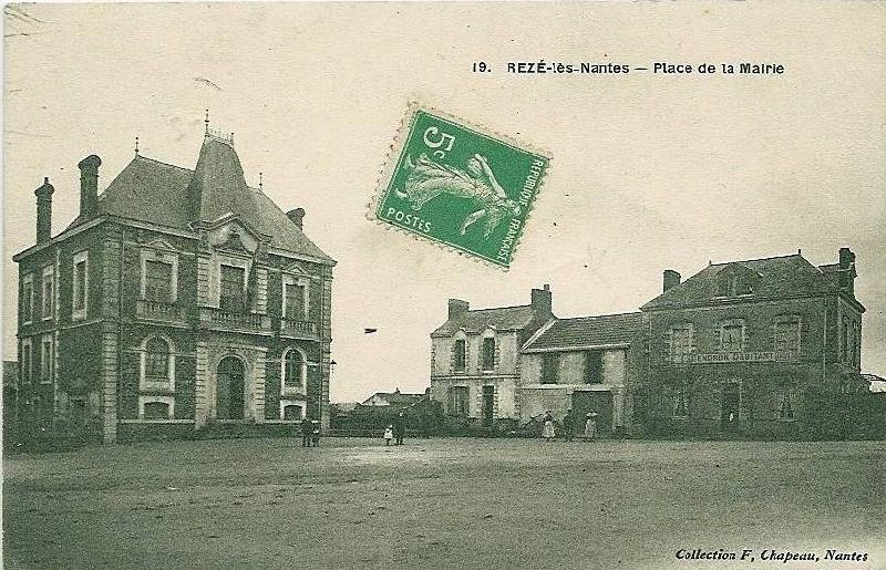 Reze_les_Nantes_place_de_la_Marie.jpg