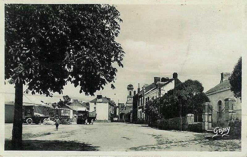 ST-Etienne-de-Mont-Luc_Champ_de_Foire.jpg