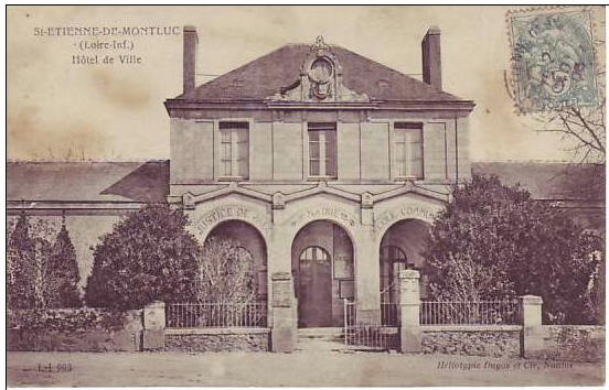 ST-Etienne-de-Mont-Luc_Hotel_de_Ville.jpg