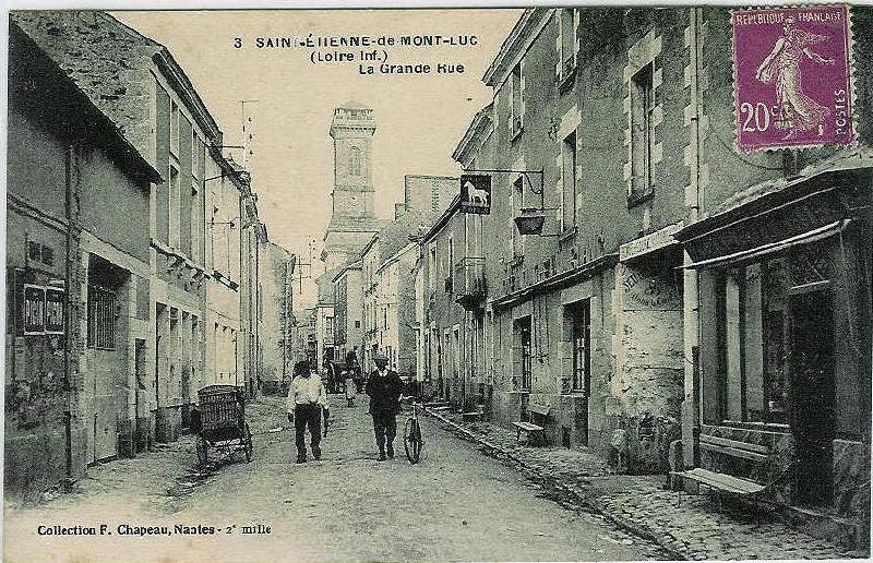 ST-Etienne-de-Mont-Luc_La_Grande_Rue.jpg