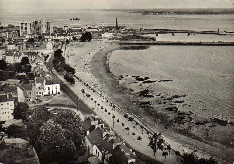 Saint_Nazaire_La _Plage_et_le_Building.jpg