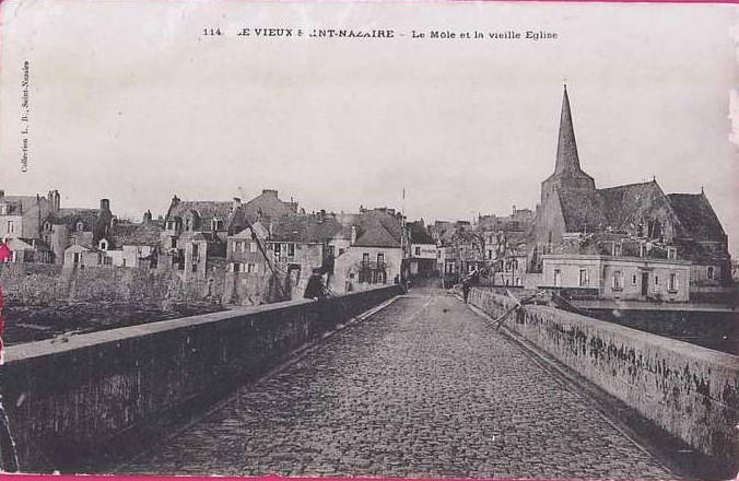 Saint_Nazaire_Le_Mole_et_la_Vielle_Eglise.jpg