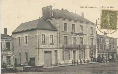 Vallet_Hotel_de_Ville.jpg