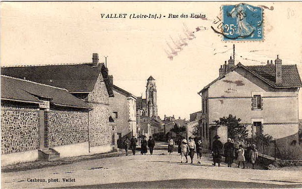 Vallet_Rue_des_Ecoles.jpg