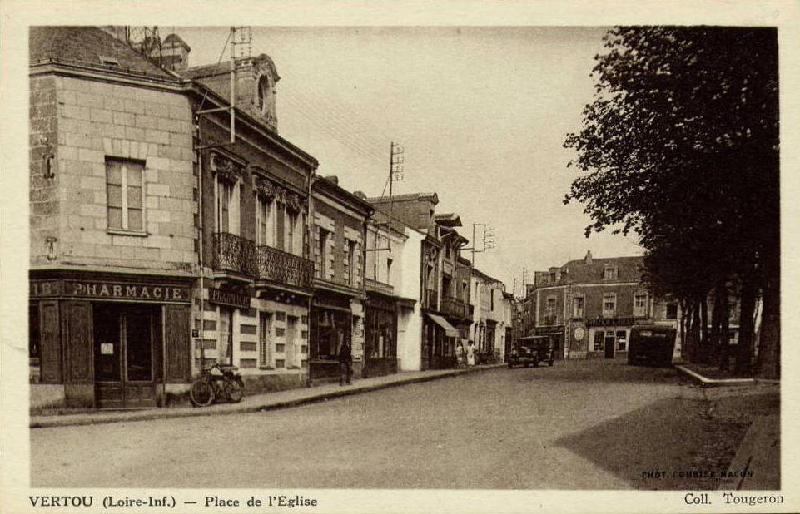 Vertou_Place_de_l-Eglise.jpg